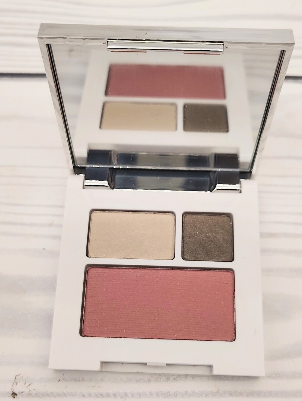 Clinique Eyeshadow & Blush Trio in Rose, Champagne & Taupe